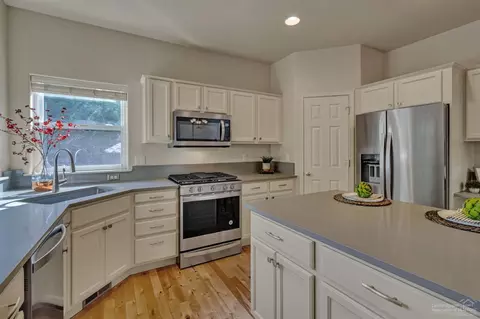 61286 SW Brookside Loop, Bend, OR 97702 photo 9