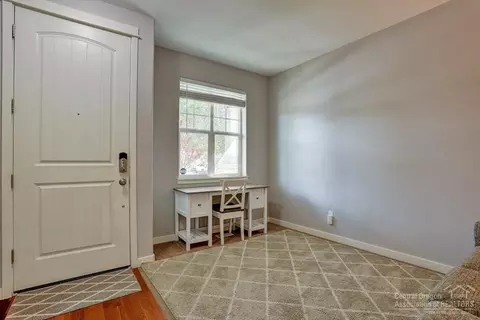 847 NE Locksley Dr, Bend, OR 97701 photo 3