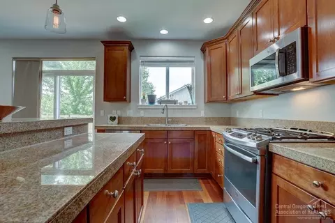 847 NE Locksley Dr, Bend, OR 97701 photo 9