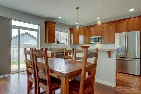 847 NE Locksley Dr, Bend, OR 97701 photo 8