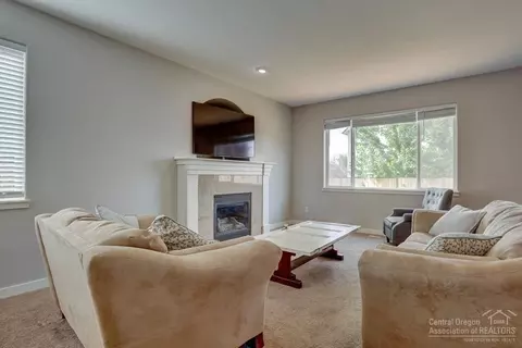 847 NE Locksley Dr, Bend, OR 97701 photo 5