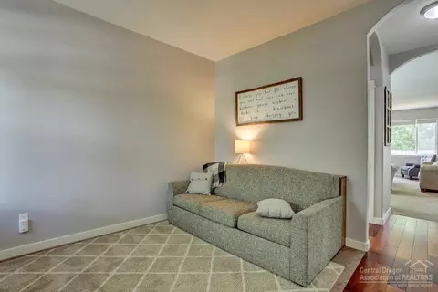 847 NE Locksley Dr, Bend, OR 97701 photo 4