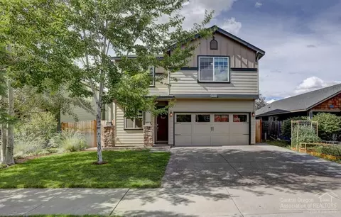 847 NE Locksley Dr, Bend, OR 97701 photo 1