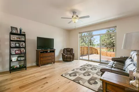 63335 Lamoine Ln, Bend, OR 97701 photo 9