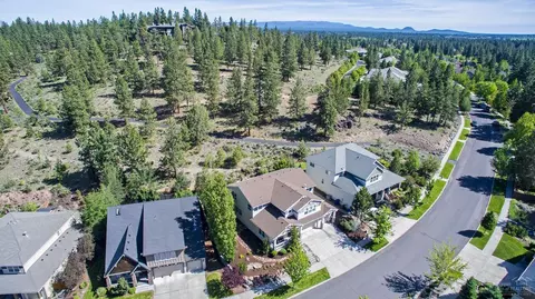 368 NW Flagline Dr, Bend, OR 97703 photo 2