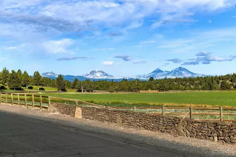 20315 Arrowhead Dr, Bend, OR 97703 photo 1