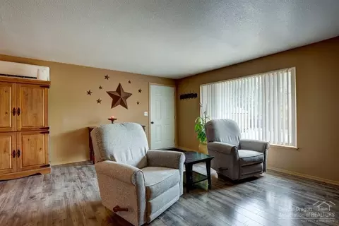 16346 Lava Dr, La Pine, OR 97739 photo 2