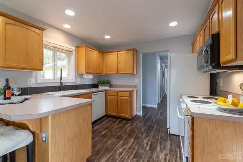20706 Lyra Dr, Bend, OR 97703 photo 7
