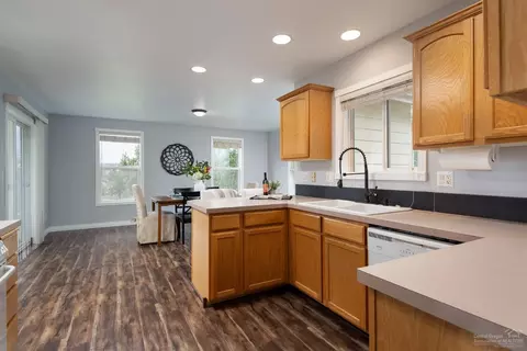 20706 Lyra Dr, Bend, OR 97703 photo 9
