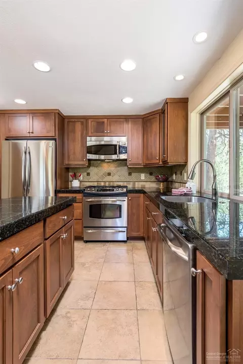 58151 Titleist Ln, Sunriver, OR 97707 photo 4