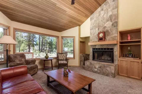 58151 Titleist Ln, Sunriver, OR 97707 photo 2