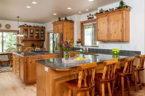 18170 Oregon Loop, Sunriver, OR 97707 photo 6
