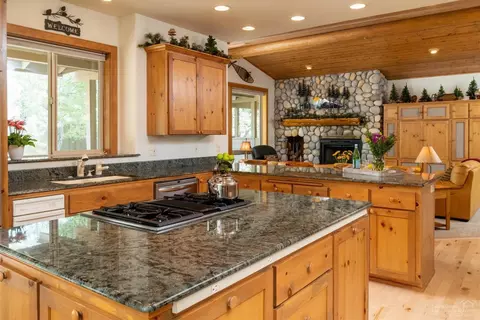 18170 Oregon Loop, Sunriver, OR 97707 photo 5