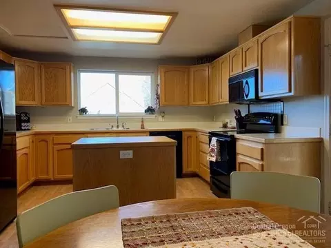 1828 NE Curtis Dr, Bend, OR 97701 photo 7