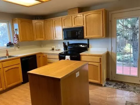 1828 NE Curtis Dr, Bend, OR 97701 photo 8