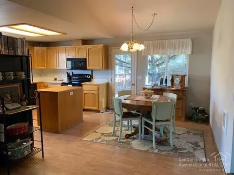 1828 NE Curtis Dr, Bend, OR 97701 photo 6