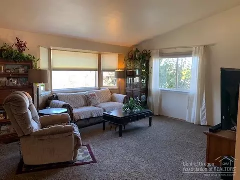 1828 NE Curtis Dr, Bend, OR 97701 photo 4