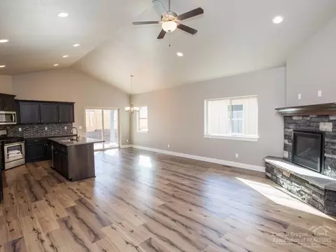 2950 NE Marea Dr, Bend, OR 97701 photo 2
