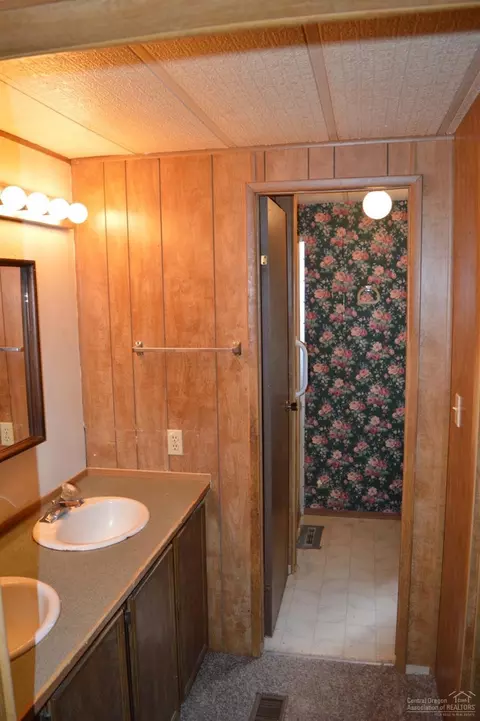 17885 Mockingbird Ln, Bend, OR 97707 photo 12