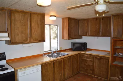 17885 Mockingbird Ln, Bend, OR 97707 photo 8