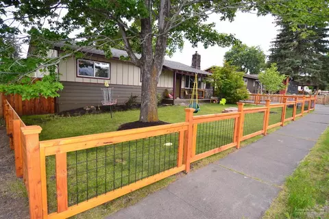 1261 NE Dempsey Dr, Bend, OR 97701 photo 2