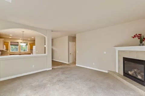 60943 Garrison Dr, Bend, OR 97702 photo 4