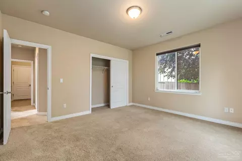 60943 Garrison Dr, Bend, OR 97702 photo 9
