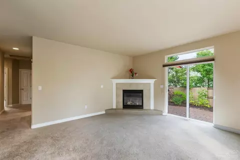 60943 Garrison Dr, Bend, OR 97702 photo 3