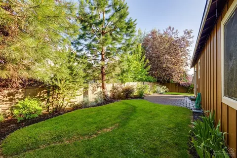 60943 Garrison Dr, Bend, OR 97702 photo 18