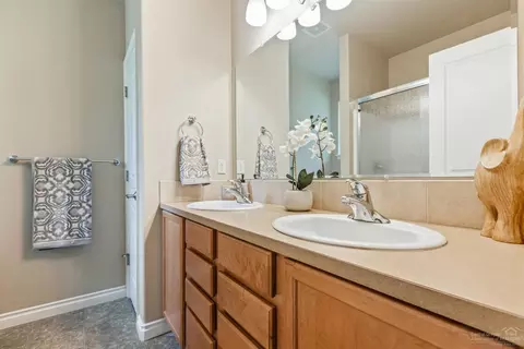 60943 Garrison Dr, Bend, OR 97702 photo 10