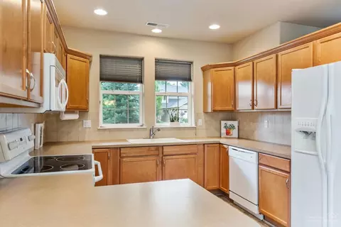 60943 Garrison Dr, Bend, OR 97702 photo 7