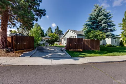 728 SE Shadowood Dr, Bend, OR 97702 photo 20