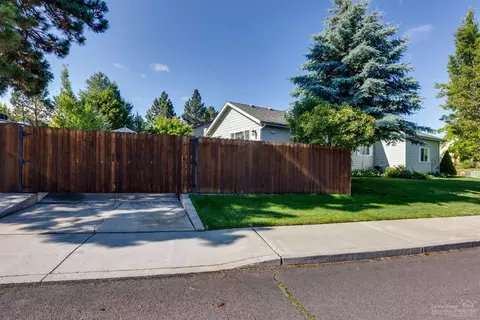 728 SE Shadowood Dr, Bend, OR 97702 photo 21