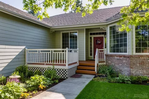 728 SE Shadowood Dr, Bend, OR 97702 photo 3