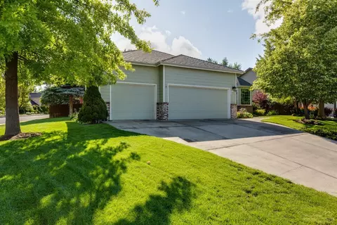 728 SE Shadowood Dr, Bend, OR 97702 photo 1