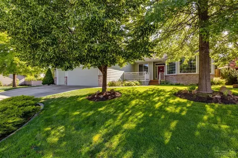 728 SE Shadowood Dr, Bend, OR 97702 photo 2