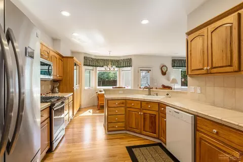 728 SE Shadowood Dr, Bend, OR 97702 photo 8