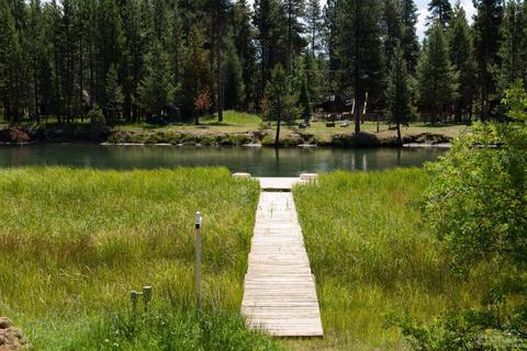 17049 Upland Ln, Bend, OR 97707 photo 2