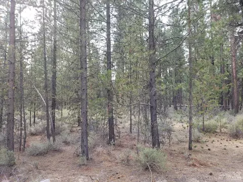15416 Treemont Pl, La Pine, OR 97739 photo 3