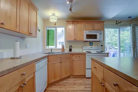 61113 Larkspur Loop, Bend, OR 97702 photo 5