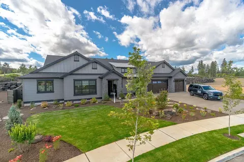 60848 SW Headwaters Loop, Bend, OR 97702 photo 2