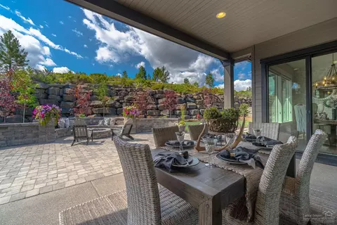 60848 SW Headwaters Loop, Bend, OR 97702 photo 18