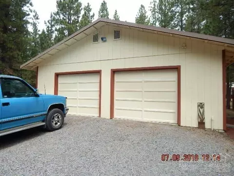 51770 Pine Loop Dr, La Pine, OR 97739 photo 2
