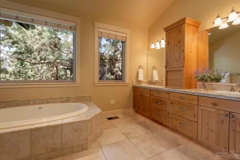 2936 NW Celilo Ln, Bend, OR 97703 photo 9