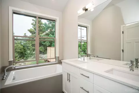 63105 Iner Loop, Bend, OR 97701 photo 15