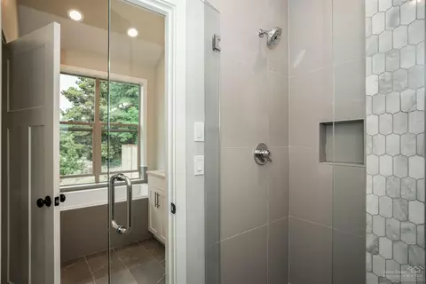 63105 Iner Loop, Bend, OR 97701 photo 16