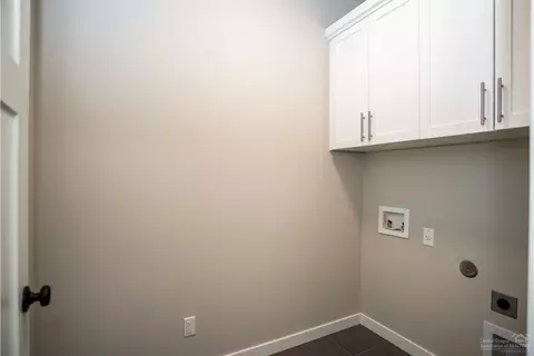 63105 Iner Loop, Bend, OR 97701 photo 12