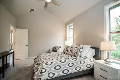 63105 Iner Loop, Bend, OR 97701 photo 17