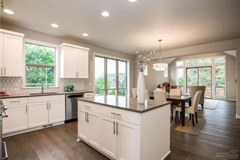63105 Iner Loop, Bend, OR 97701 photo 5