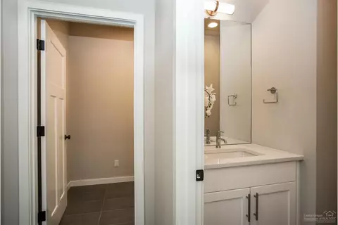 63105 Iner Loop, Bend, OR 97701 photo 11